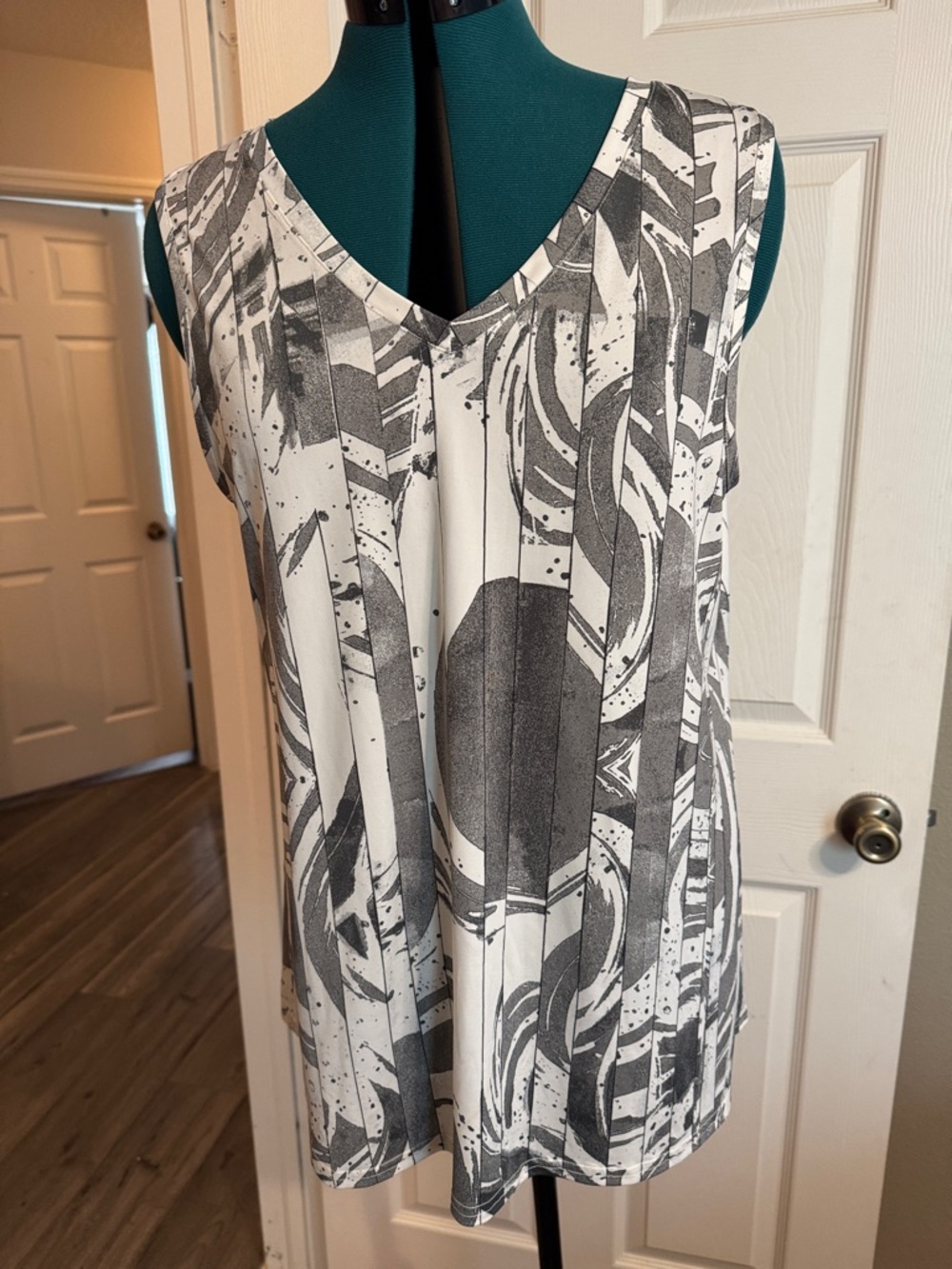 JJs House White and Gray Abstract Sleeveless Tunic Top